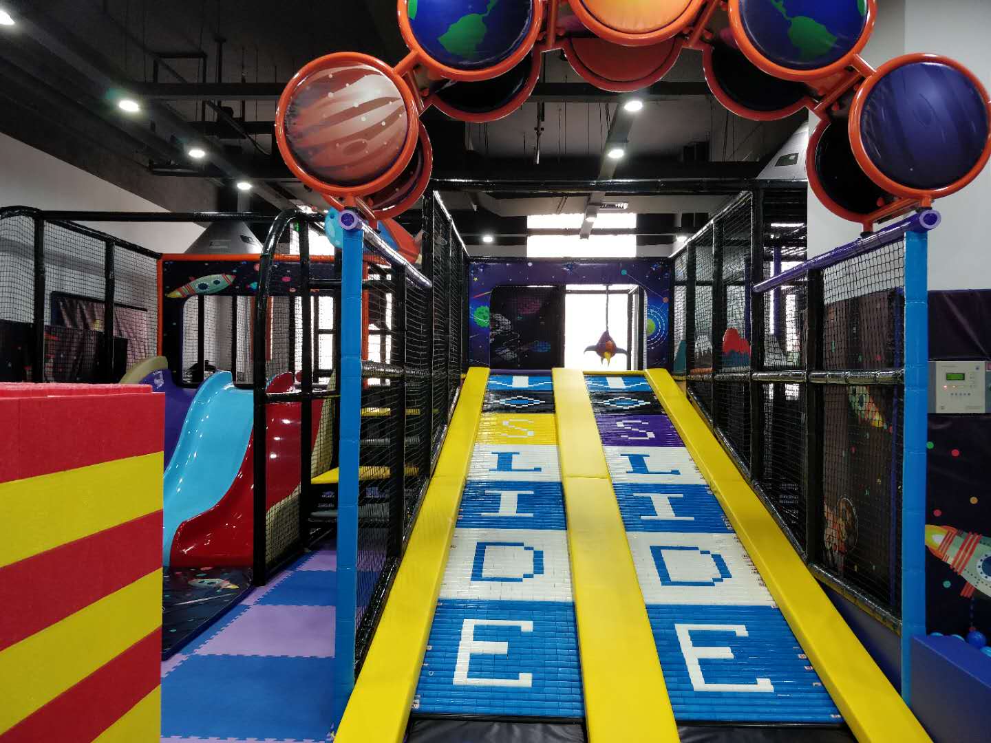 Customized 3 Lanes Indoor Roller Slides Park